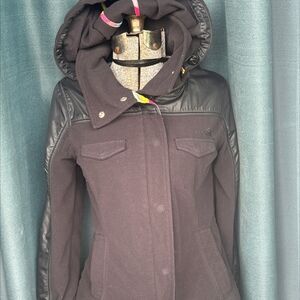 Black hurly zip up jacket